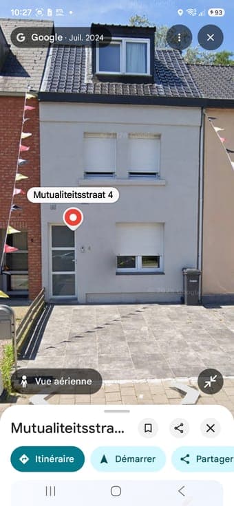 3-front house with terrace and garden