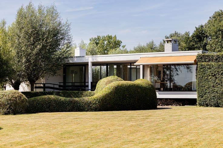 Modernist villa on the Keignaertkreek