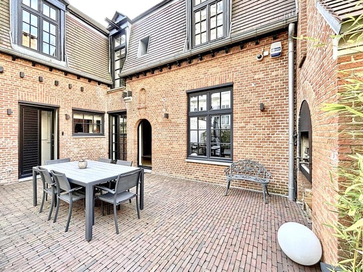 Louise - King’s Garden - Rear house, terrace and parking