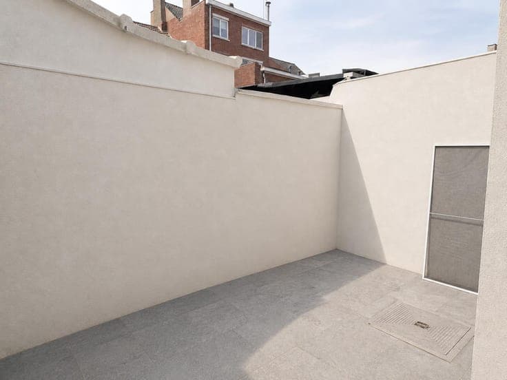 Charming 3-bedroom home with sunny courtyard!