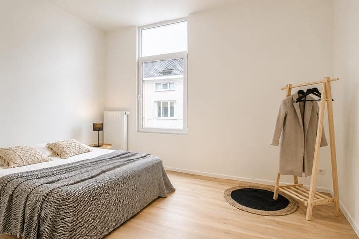 Charming 3-bedroom home with sunny courtyard!