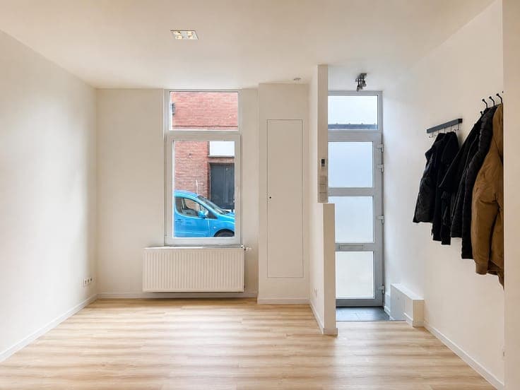 Charming 3-bedroom home with sunny courtyard!