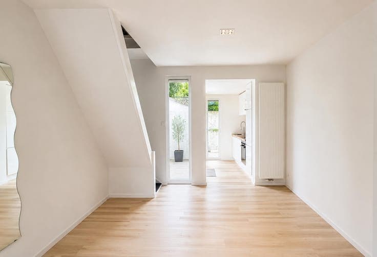 Charming 3-bedroom home with sunny courtyard!