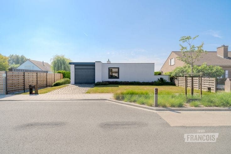 Charming single-storey villa/bungalow with 3 bedrooms in a …