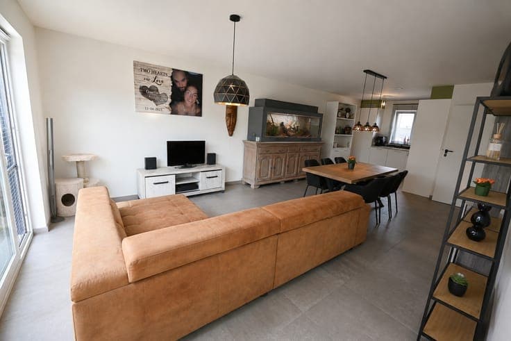 TOPPER!! MODERNE én RECENTE (2023) woning met GARAGE!