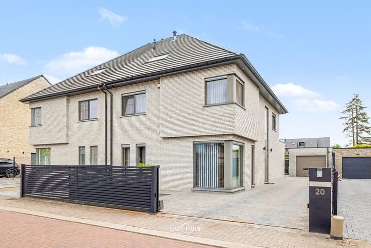 SPACIOUS SEMI-DETACHED HOUSE IN QUIET, CHILD-FRIENDLY NEIGHB