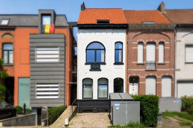 Opbrengsteigendom met 2 entiteiten, tuin en autostaanplaats