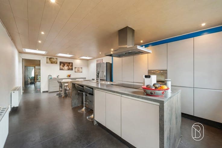 Move-in-ready character home with a garden and 4 bedrooms in