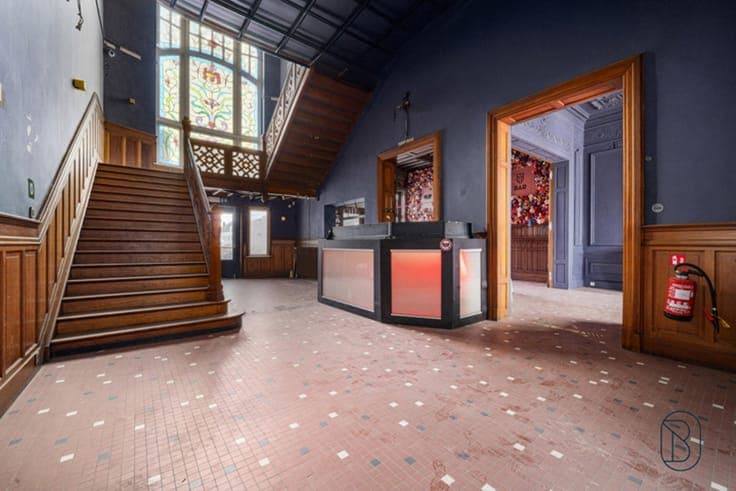Beautiful MANSION with enormous POTENTIAL