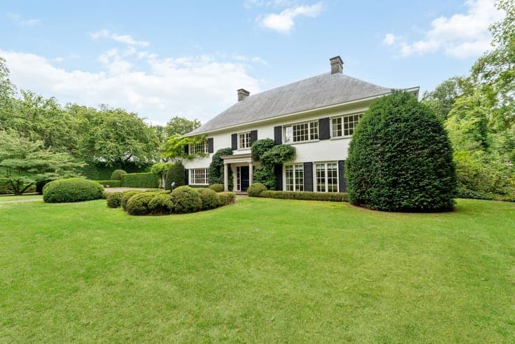 Exclusive villa with swimming pool in Brasschaat centre