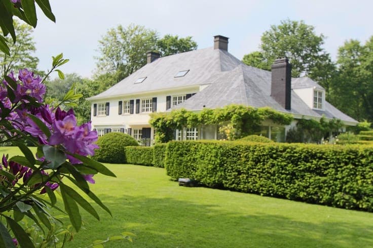 Exclusive villa with swimming pool in Brasschaat centre