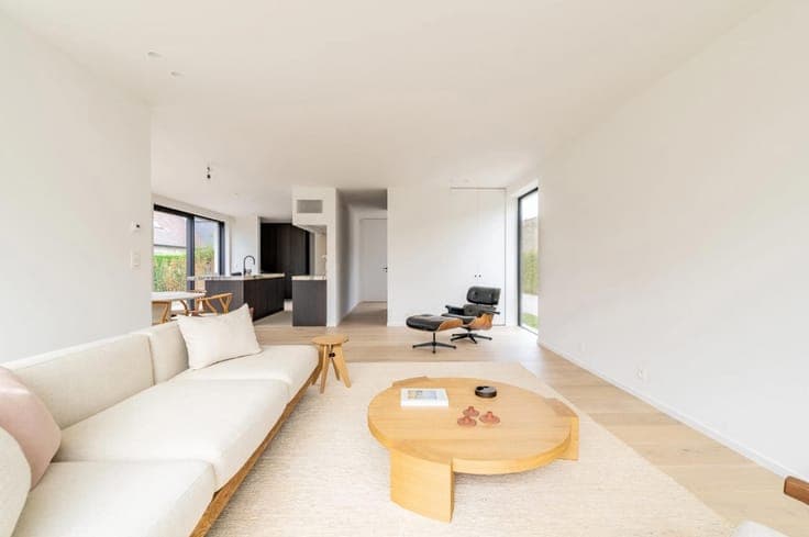 Newly built villa with four bedrooms, a garden, and a garage