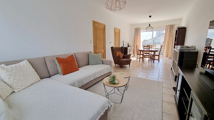 Spacious 3-bedroom house with garage and garden