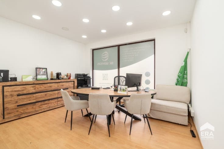 Investment property with 3 app, 1 office & 6 garages