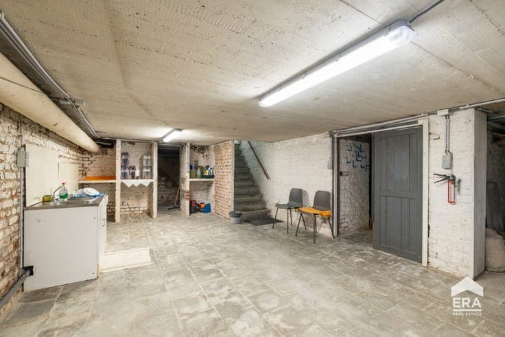 Investment property with 3 app, 1 office & 6 garages