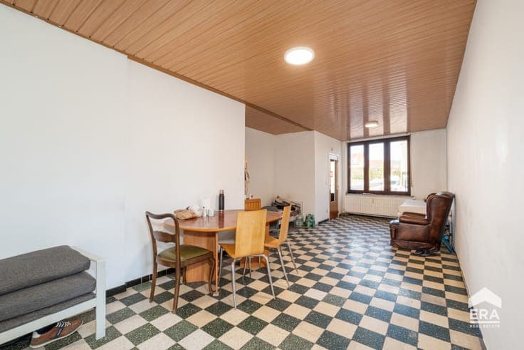 Investment property with 3 app, 1 office & 6 garages