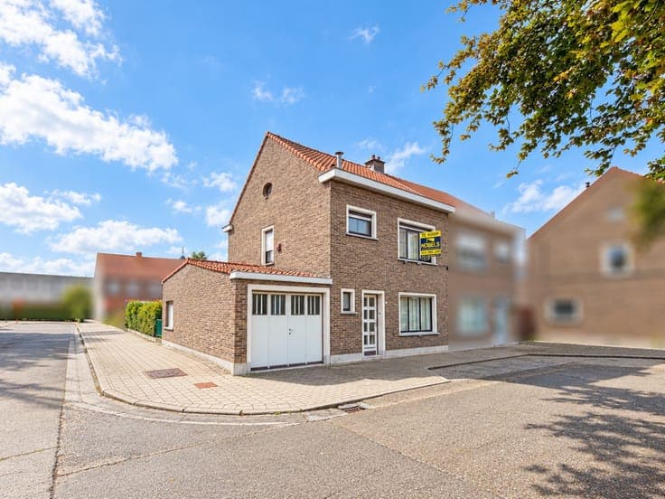 Te koop, betaalbare halfopen bebouwing op centrale, rusti...