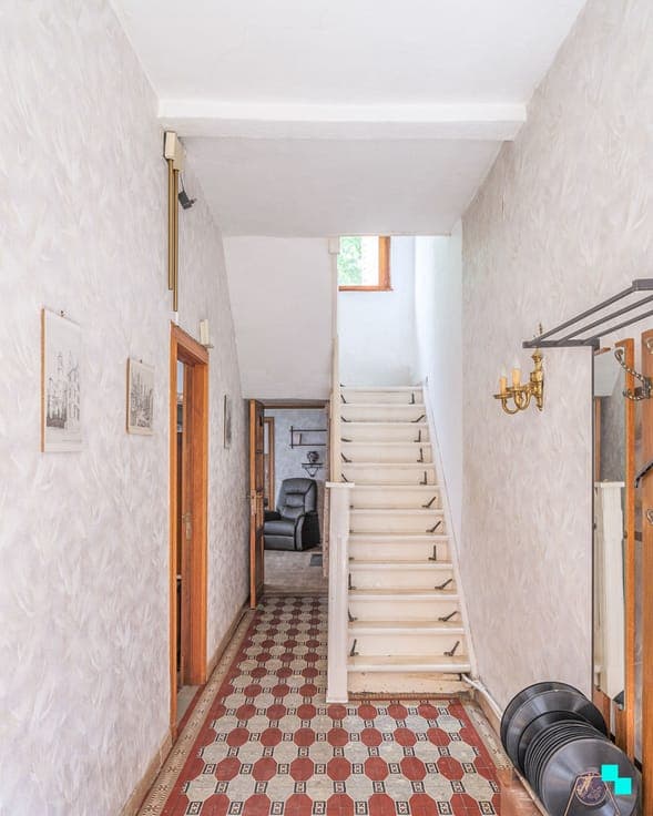 Te renoveren woning met gezellige tuin nabij de Bourgoyen