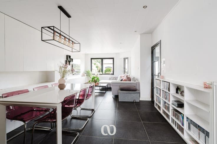 Completely renovated 4-bedroom home in the heart of Brakel.