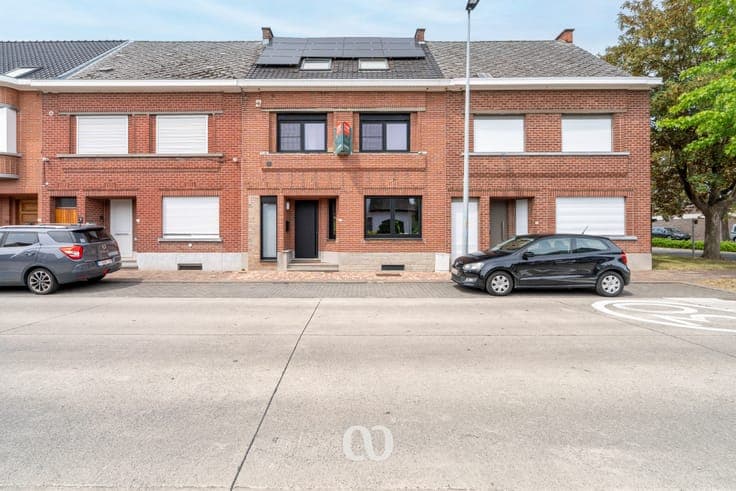 Completely renovated 4-bedroom home in the heart of Brakel.