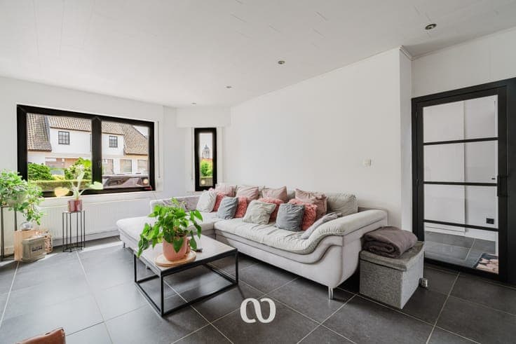 Completely renovated 4-bedroom home in the heart of Brakel.