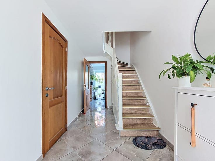 Family House – 3 Bedrooms + Office – Garage