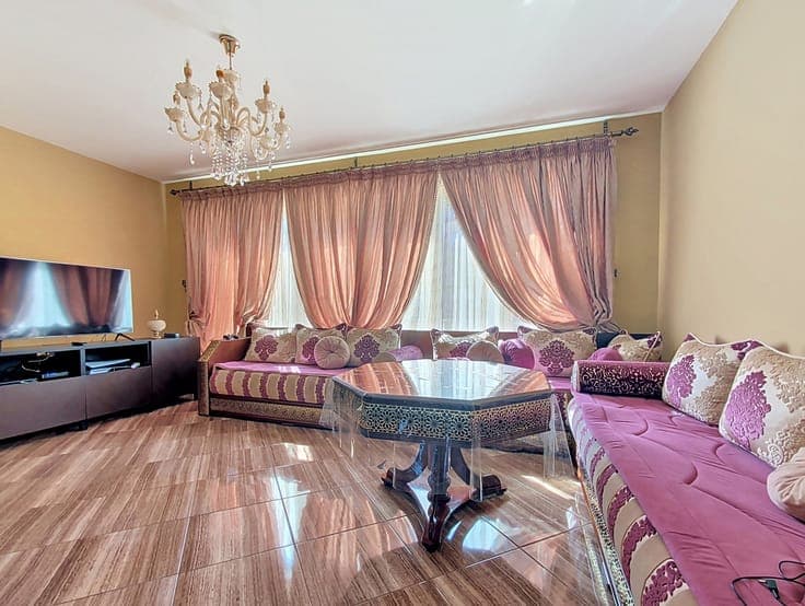 Family House – 3 Bedrooms + Office – Garage