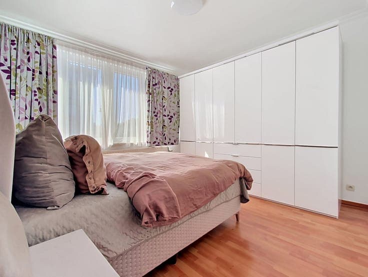 Family House – 3 Bedrooms + Office – Garage