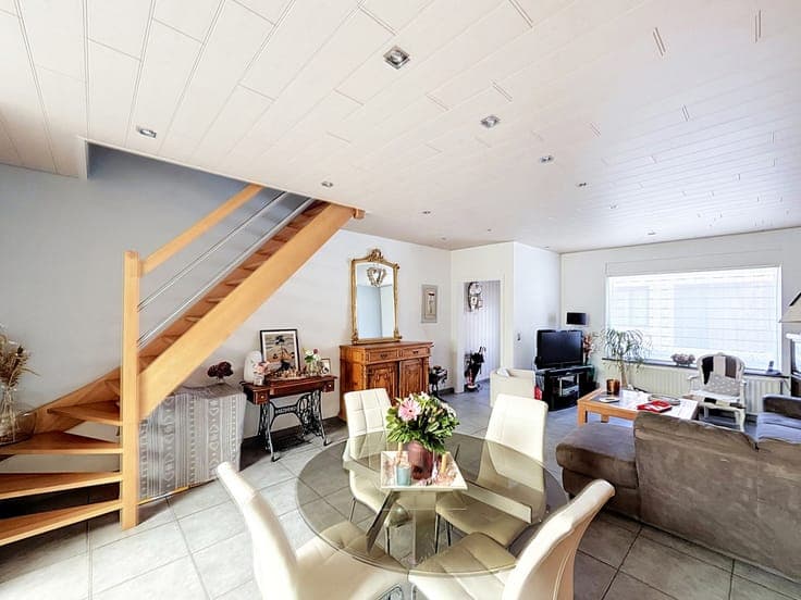 Family home in Estaimpuis with garden and garage
