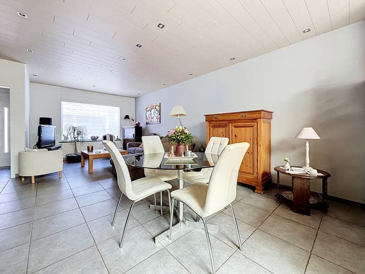 Family home in Estaimpuis with garden and garage