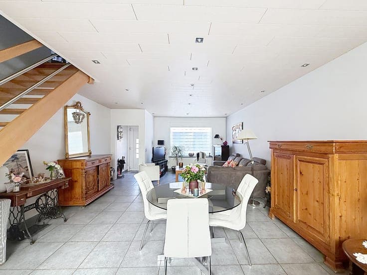 Family home in Estaimpuis with garden and garage