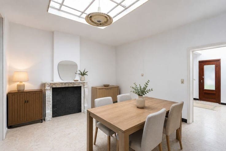 Renovation property with 3 bedrooms and city garden