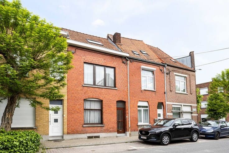 Renovation property with 3 bedrooms and city garden