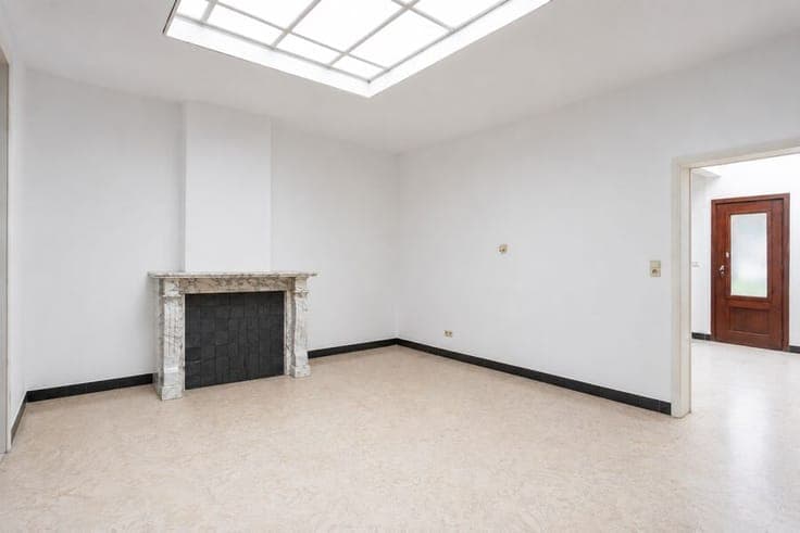 Renovation property with 3 bedrooms and city garden