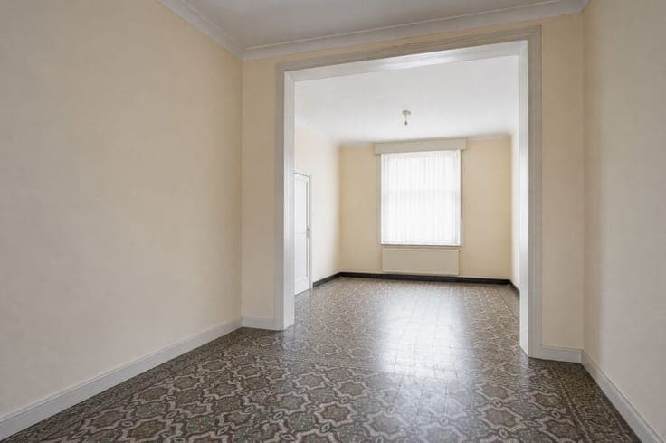 Renovation property with 3 bedrooms and city garden