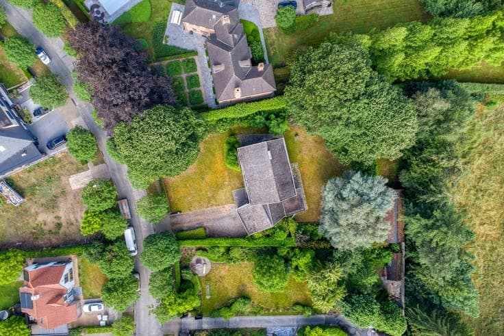 Exclusive renovation project: spacious villa in a prime loca