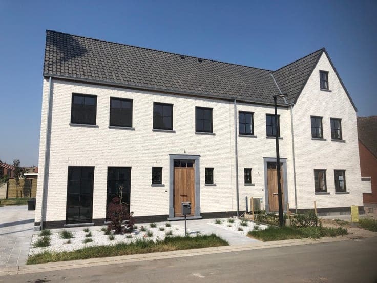 Laatste 2 afgewerkte nieuwbouwwoningen – vrij bij akte