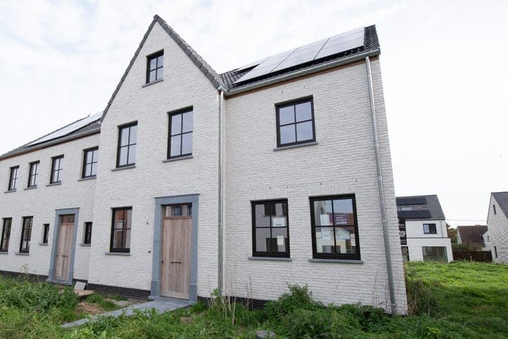 Laatste 2 afgewerkte nieuwbouwwoningen – vrij bij akte