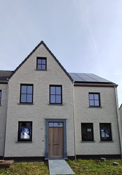 Laatste 2 afgewerkte nieuwbouwwoningen – vrij bij akte