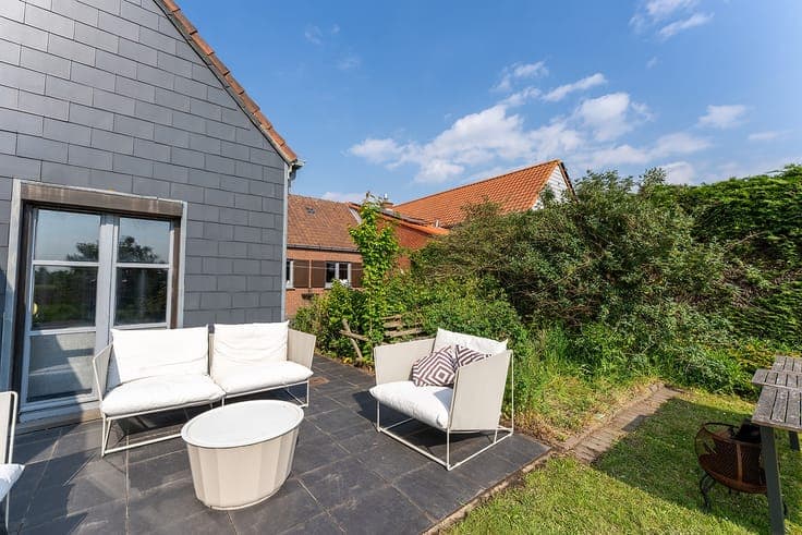 Zeer ruime woning op een perceel van 1000m² met dubbele g...