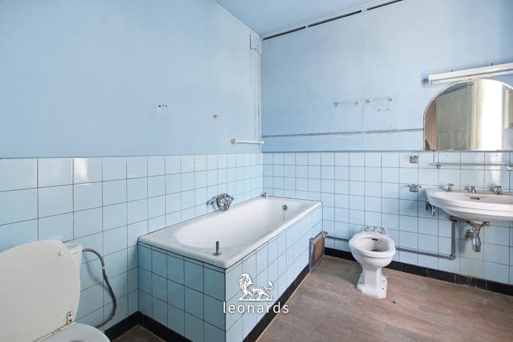 Super interesting renovation project with warehouse