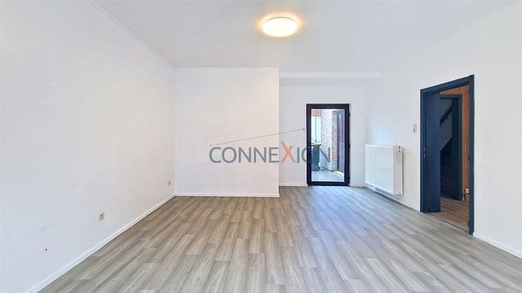 Spacious 3-front house with building plot