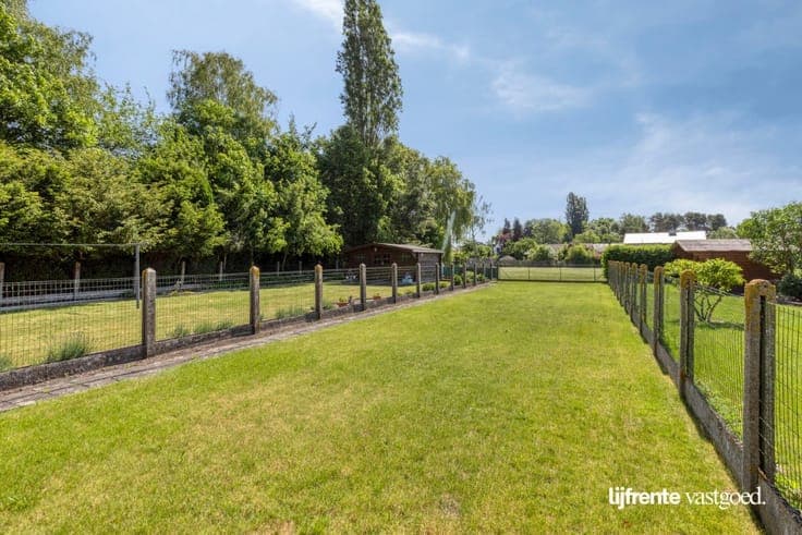 Te renoveren woning nabij Gentbos en het centrum van Mere...
