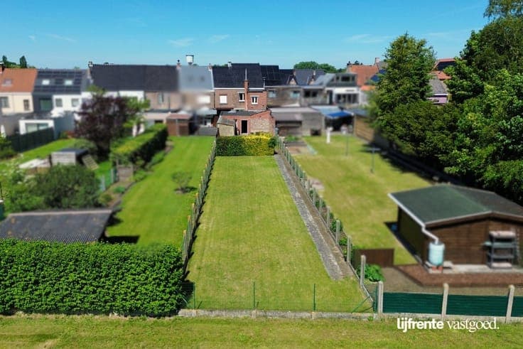 Te renoveren woning nabij Gentbos en het centrum van Mere...