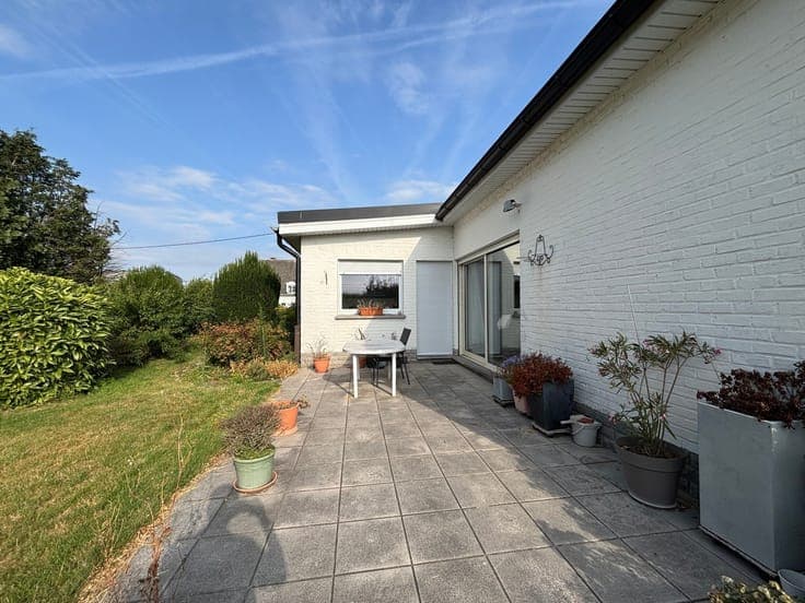 Villa d'architecte 5 ch, partie pro et joli jardin
