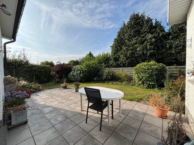 Villa d'architecte 5 ch, partie pro et joli jardin