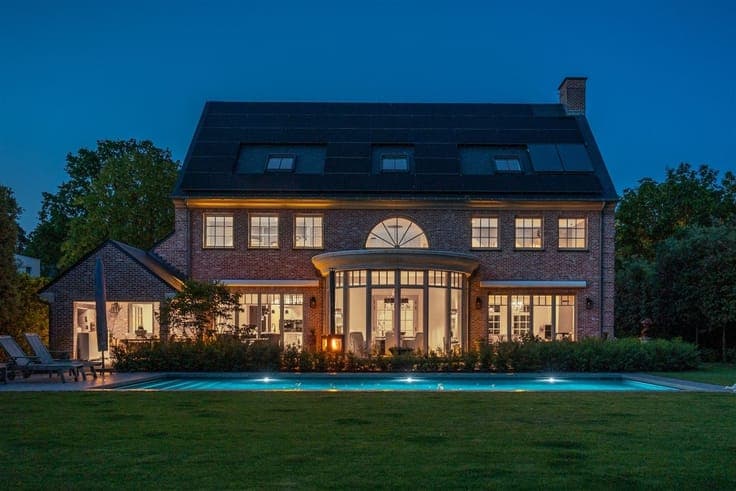 Completely renovated villa with pool and outbuilding
