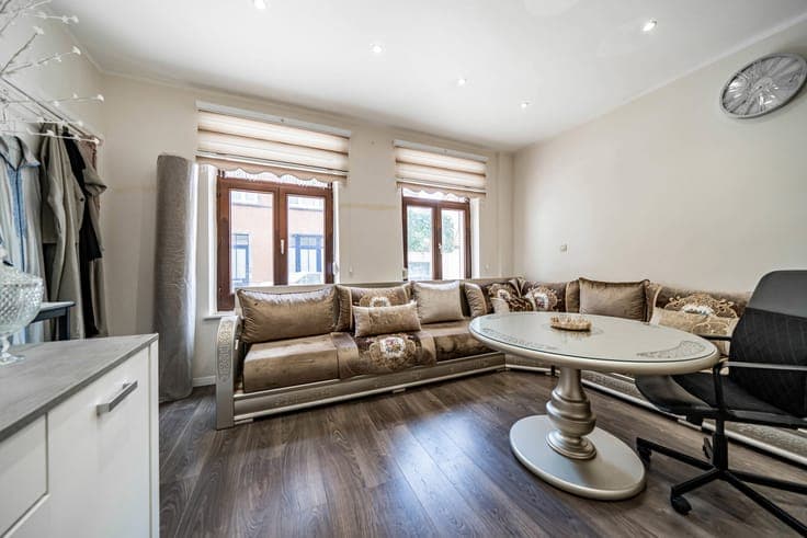 2-bedroom single-family house with rooftop terrace