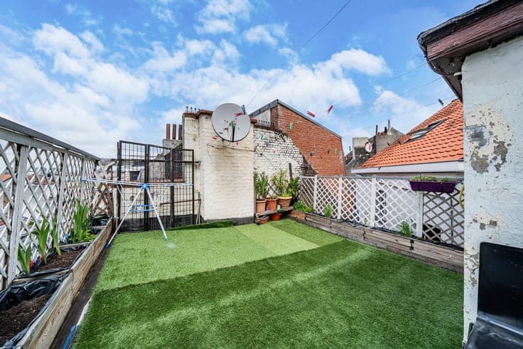 2-bedroom single-family house with rooftop terrace