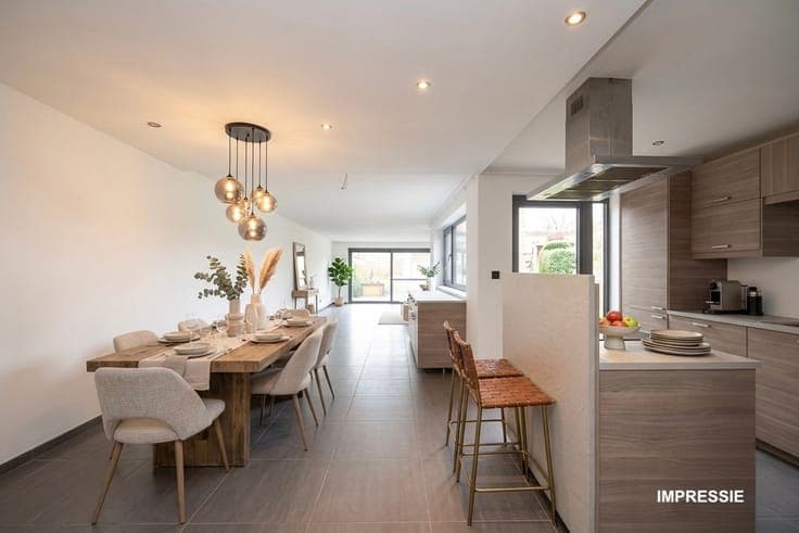 Renovated HOB with 5 bedrooms, practice and deep garden